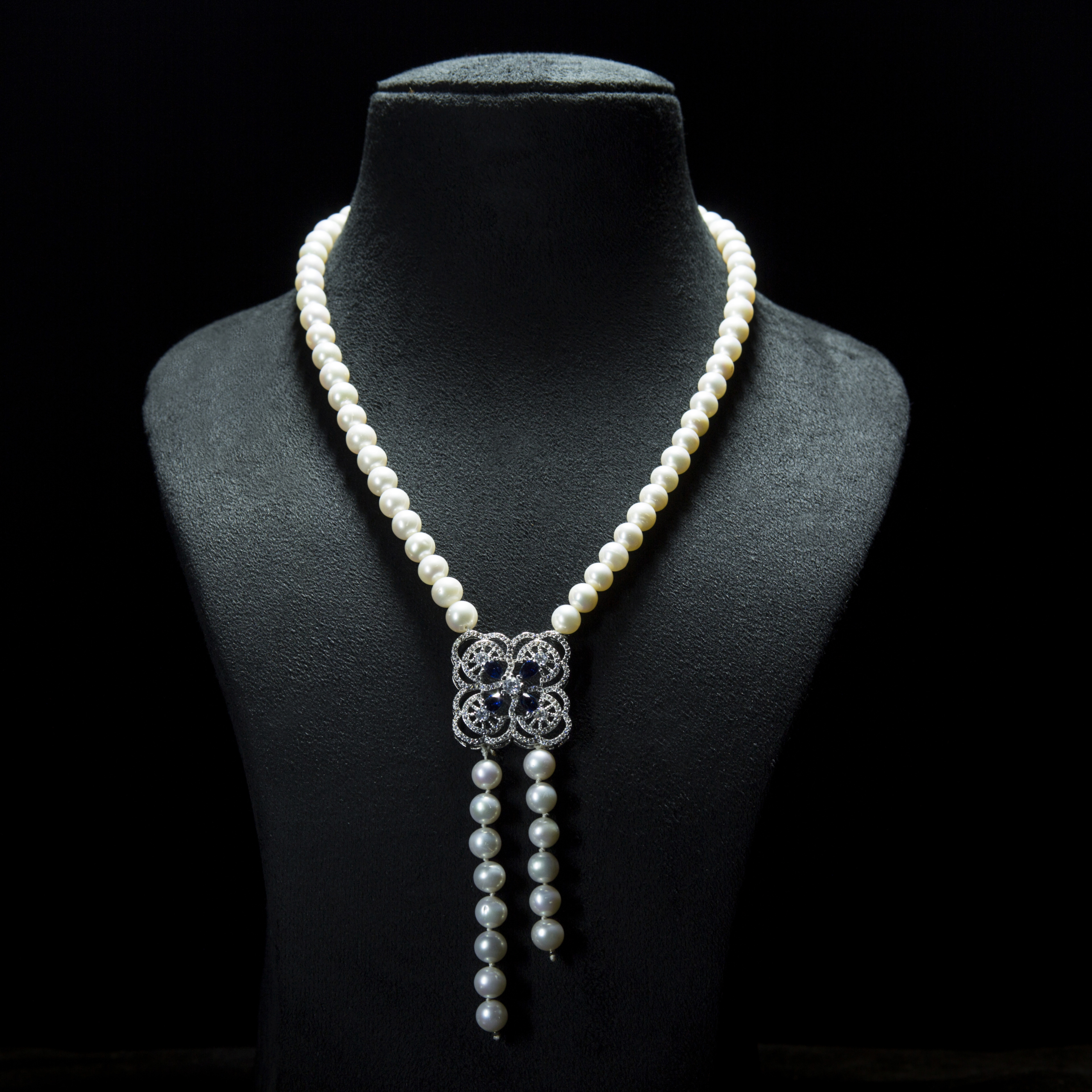 Vintage Bridal Single Strand White pearl Necklace with Blue sapphire Stone