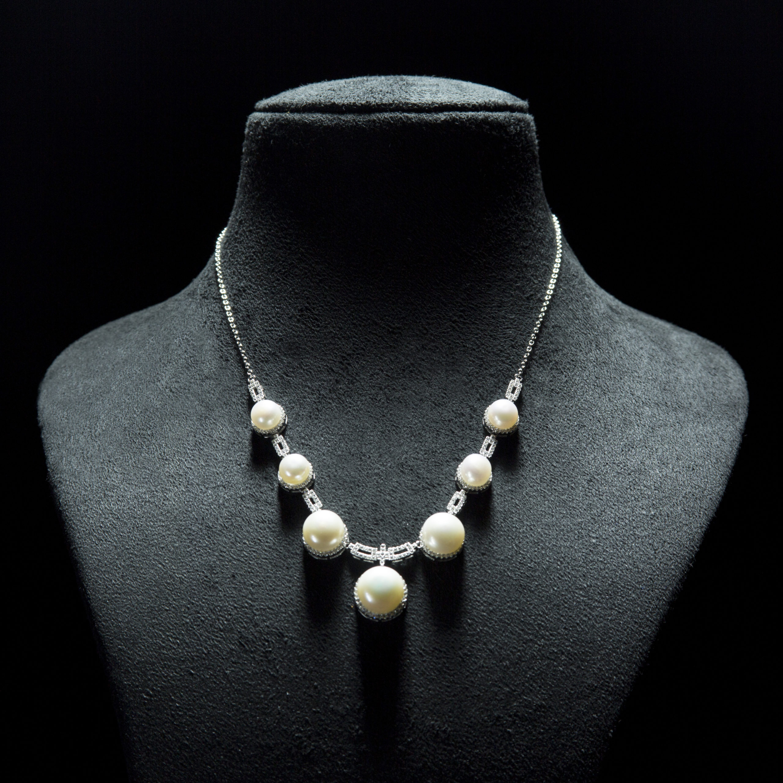 Box shape Silver style - White Freshwater silver pearl set