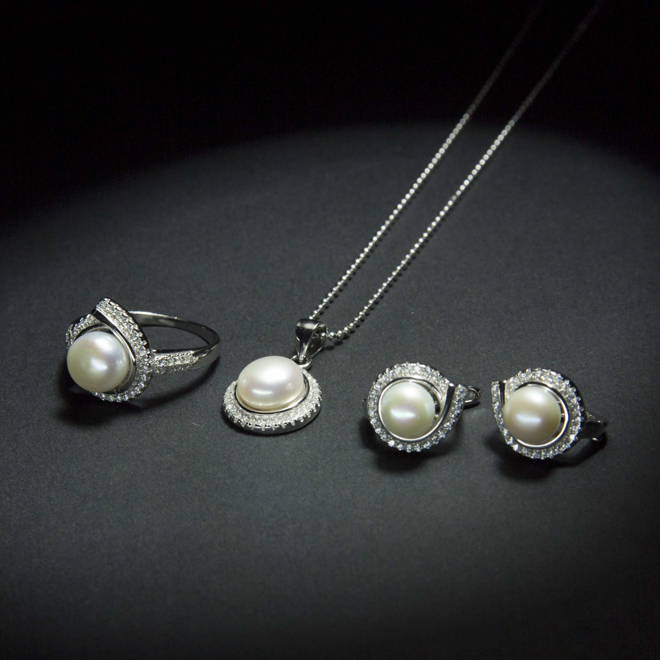 Fully diamond lustre silver single pearl tear drop pearl set