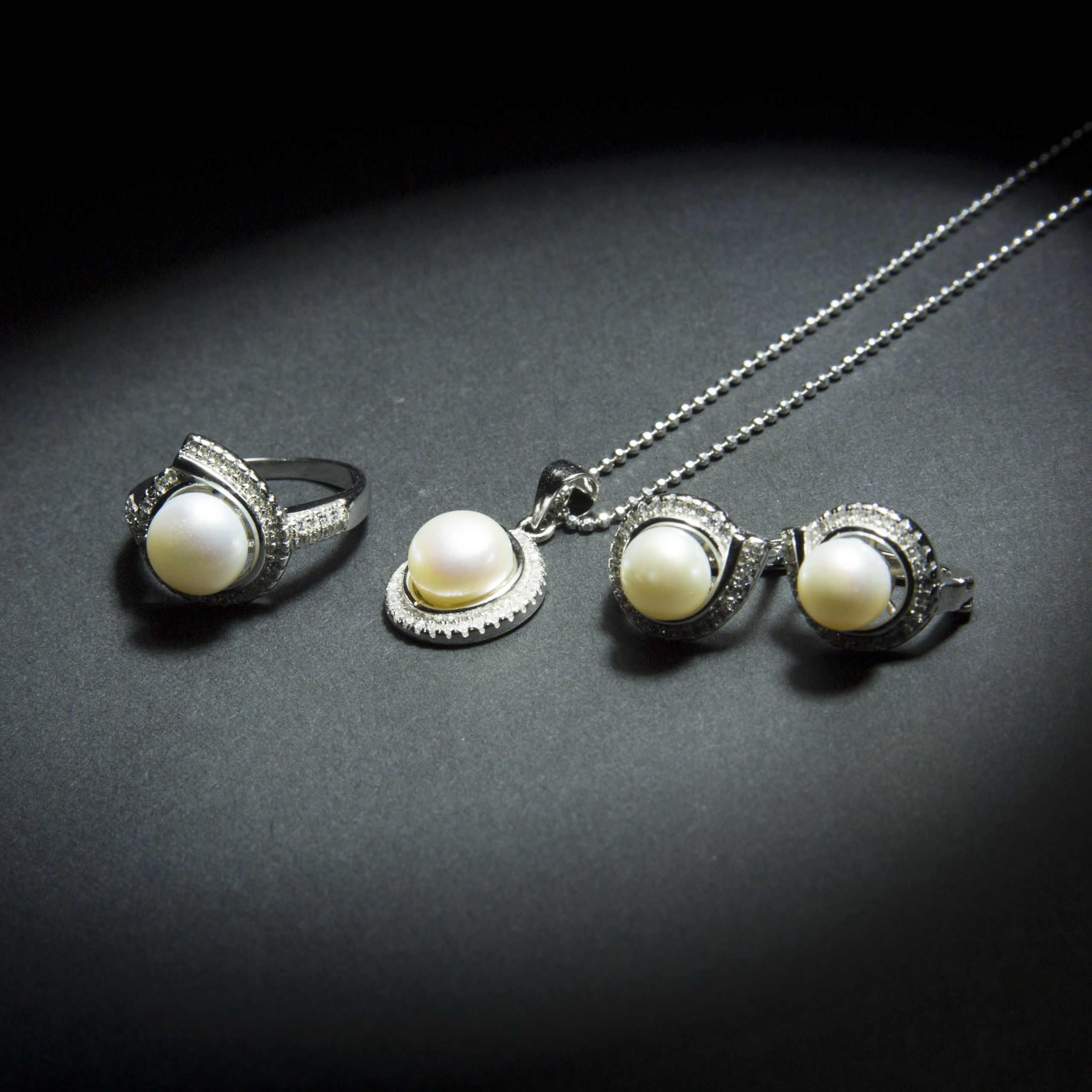 Fully diamond lustre silver single pearl tear drop pearl set