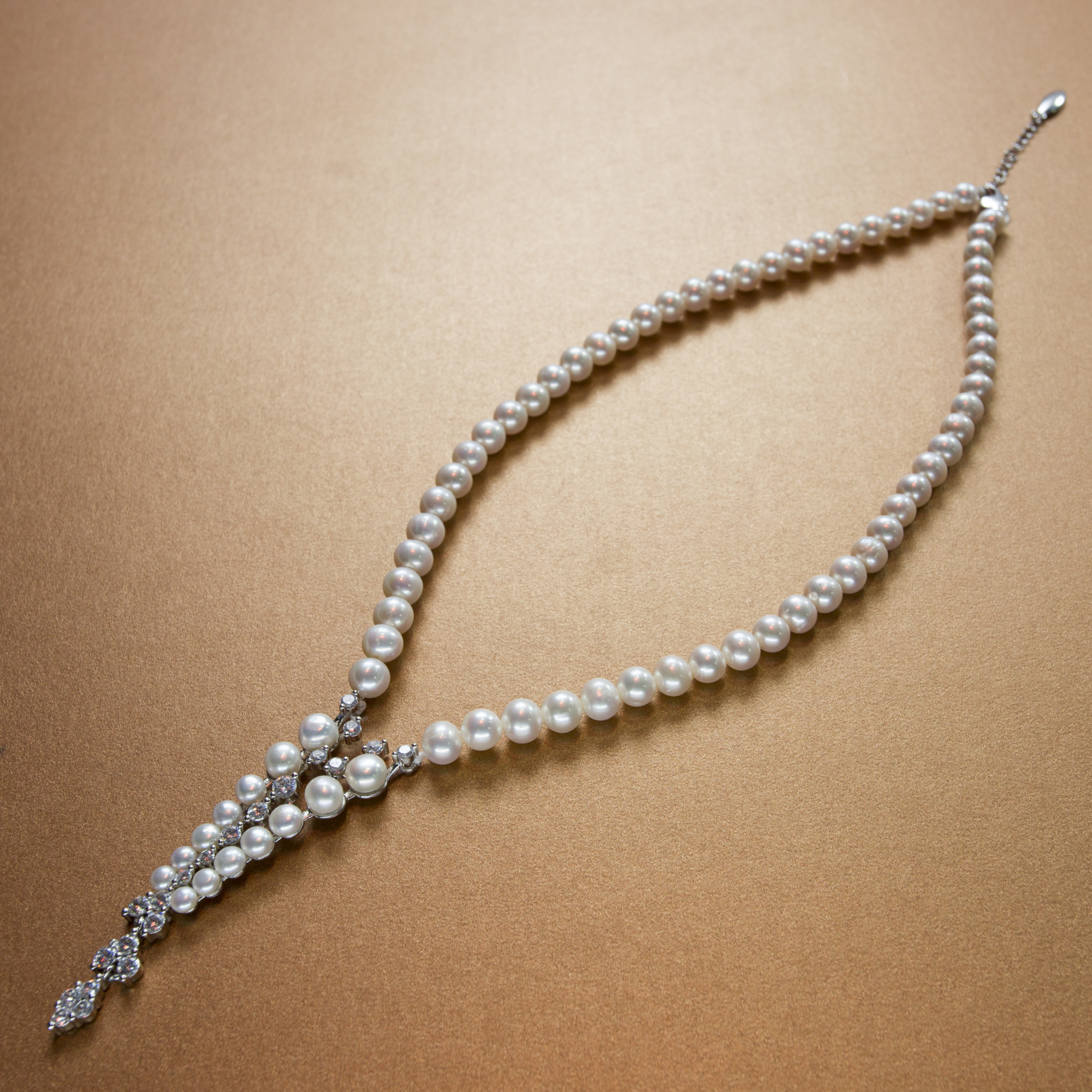 Classic V shaped diamond and white pearl studded necklace