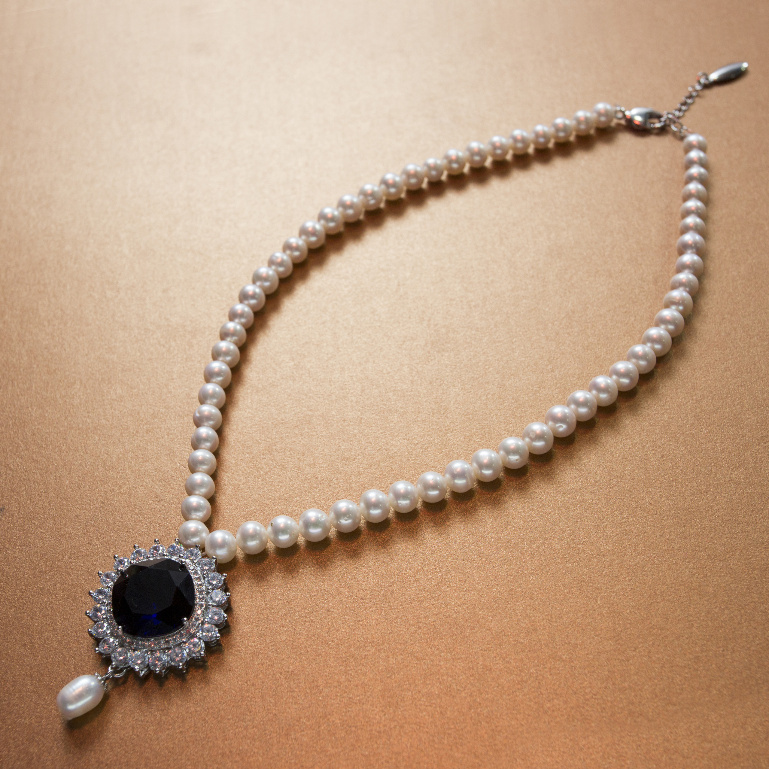 Vintage Victorian style round single diamond cut blue Sapphire stone white pearl necklace