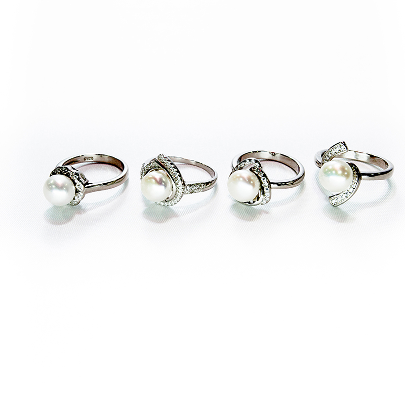 Inclined teardrop single pearl diamond lustre pearl set