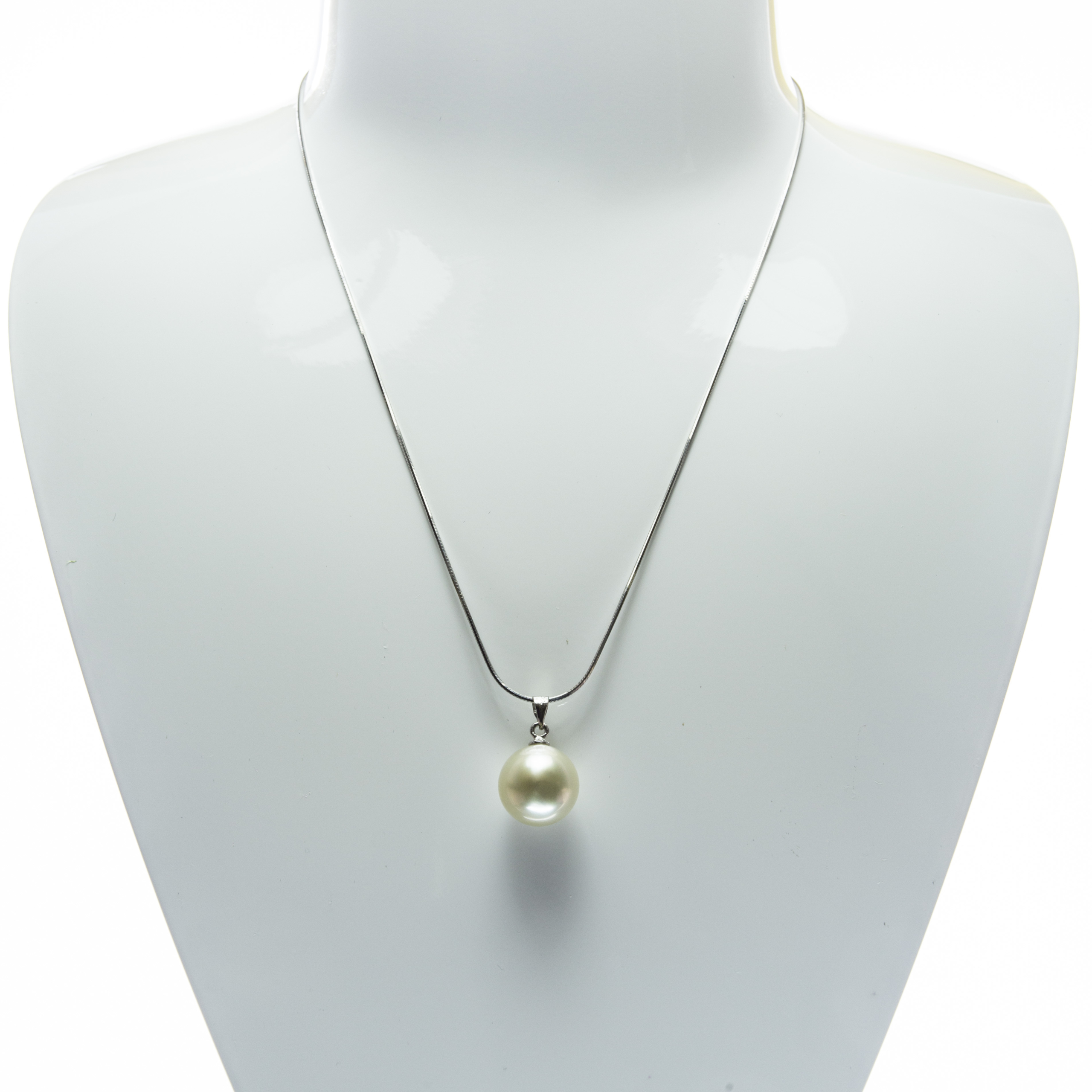 White South Sea Pearl Fine Silver Pendant with Silver Chain