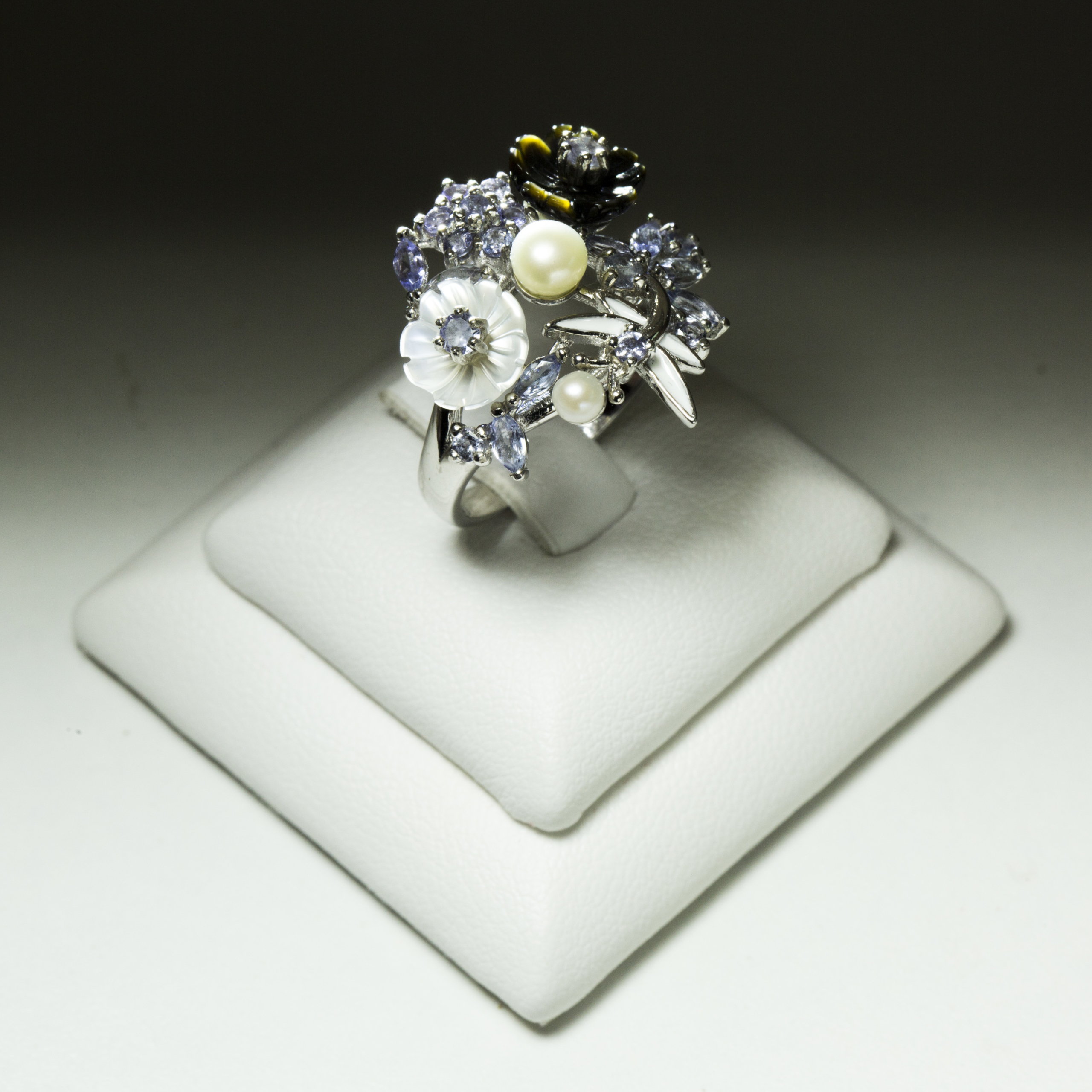 Floral leaves Natural Gem Stone  studded Mother of Pearl with pearl Fine Silver ring