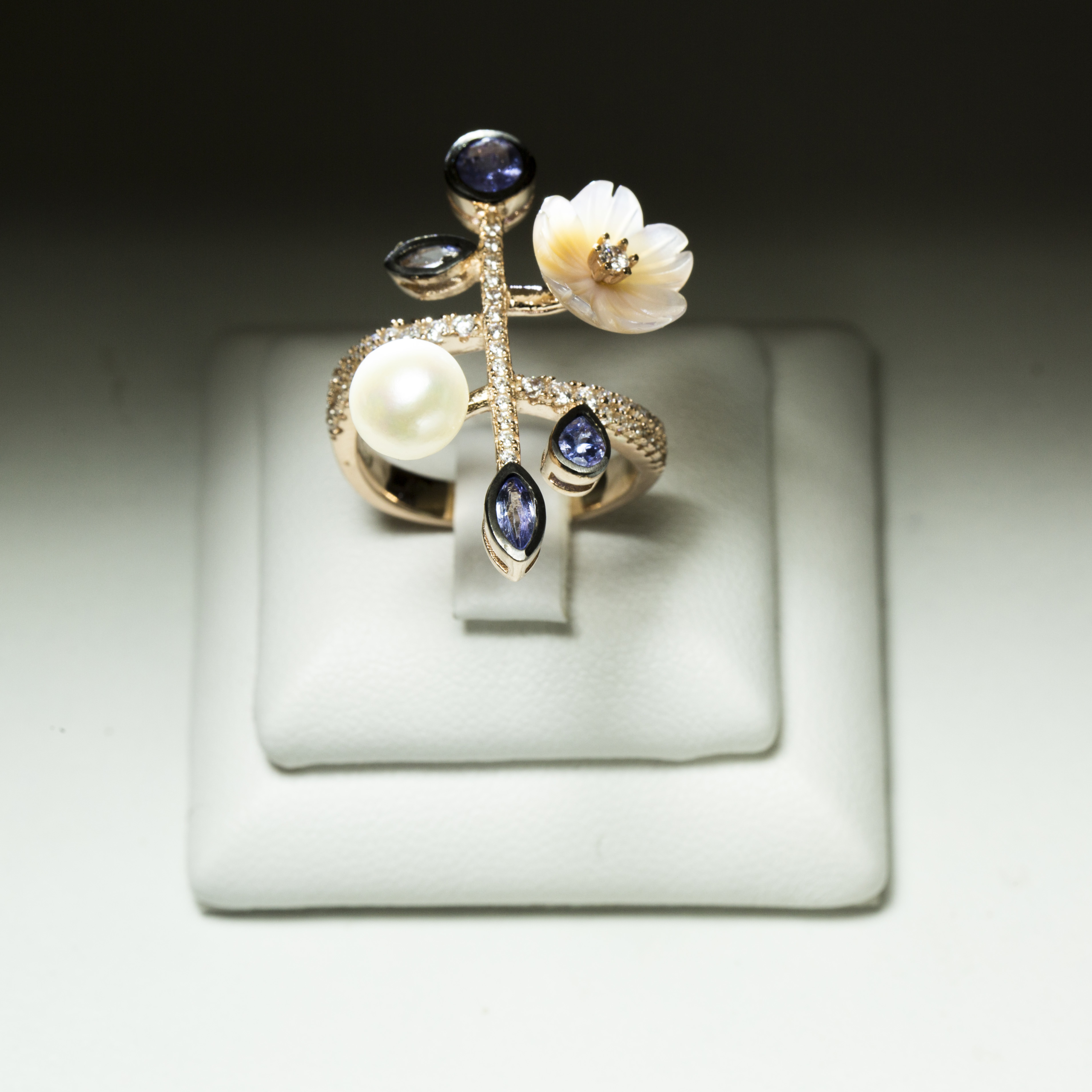 Stem Floral Natural Gem Stone studded Mother of Pearl & Pearl Fine Rosegold Ring