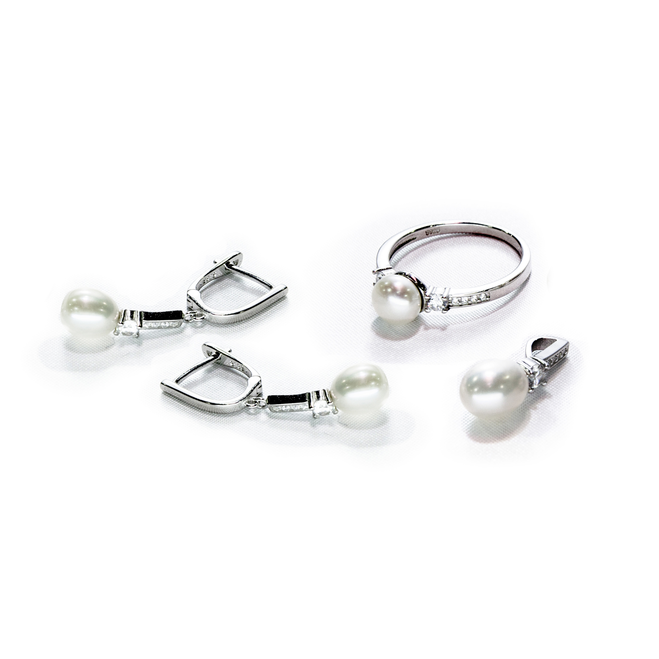 Classic single fresh water pearl handcuff inspired silver pearl set