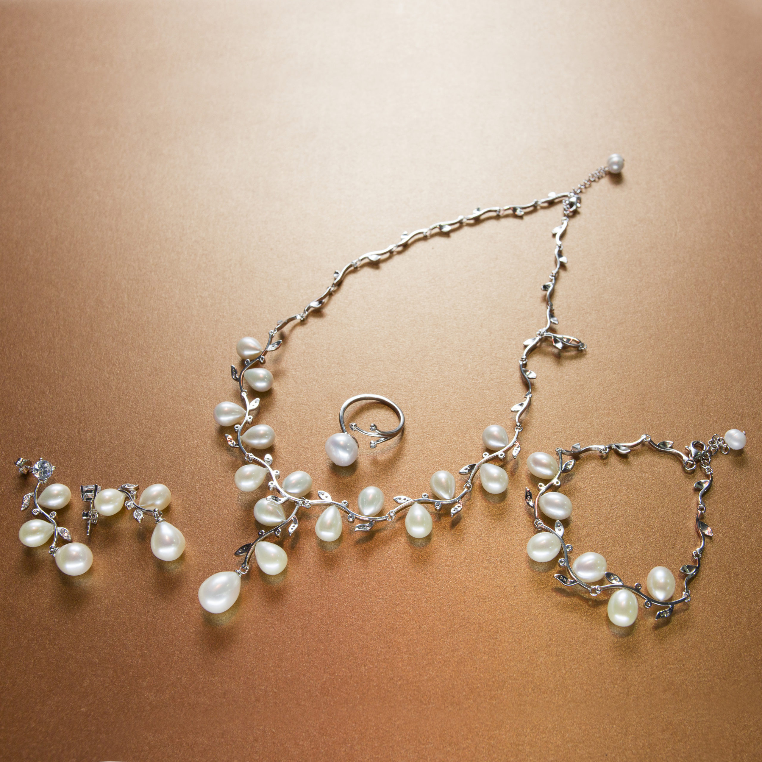 Leaves Drop Style - White Freshwater Pearl Set