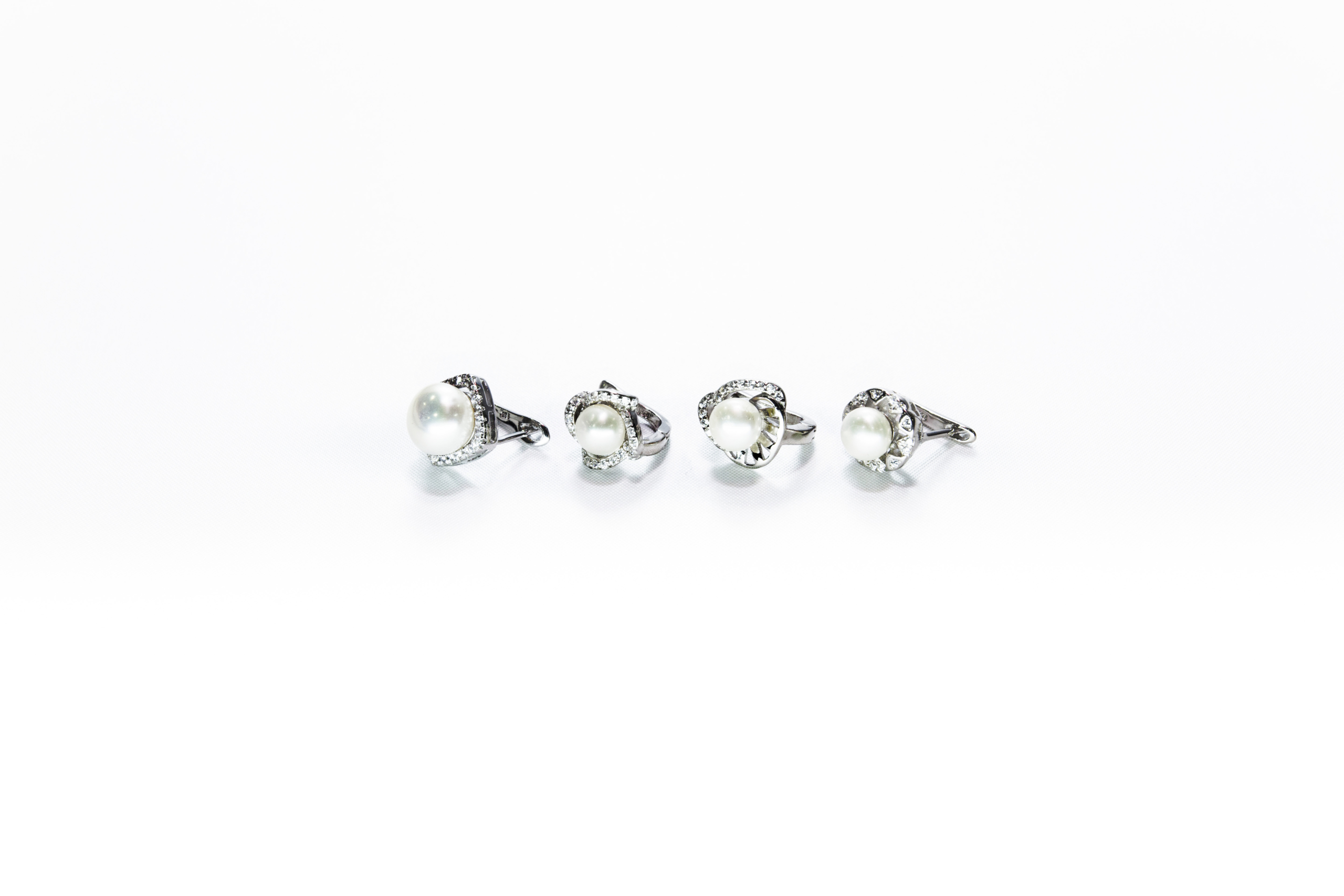 Classic round diamond lustre single pearl silver pearl set