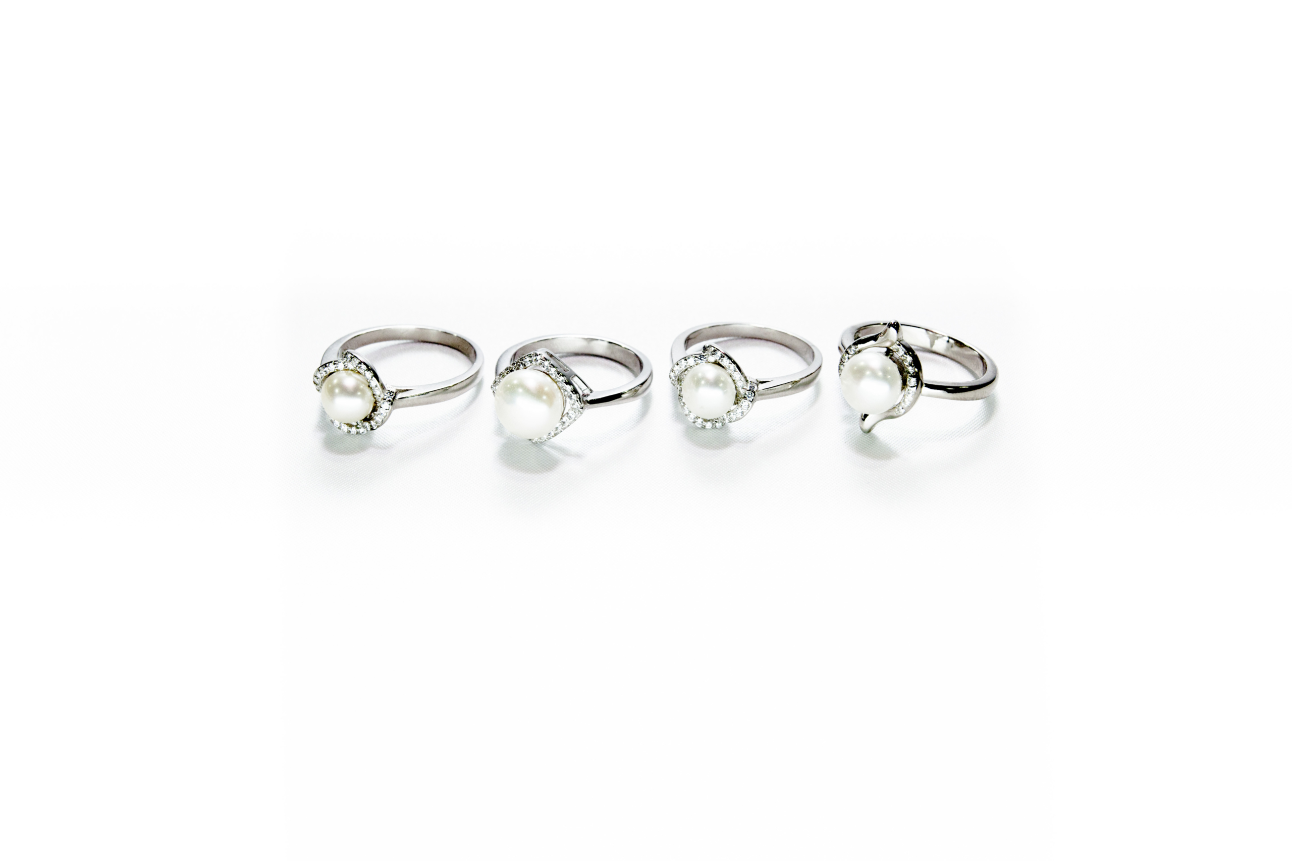 Classic square single pearl diamond lustre pearl set